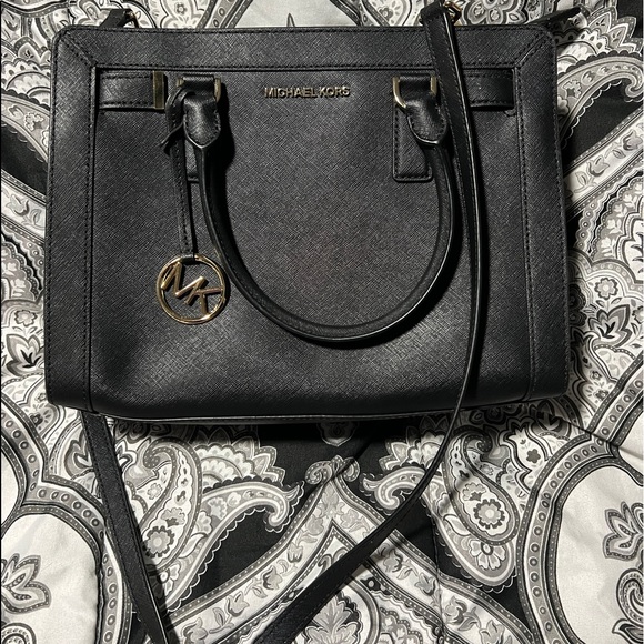 MK Purse - Picture 1 of 4